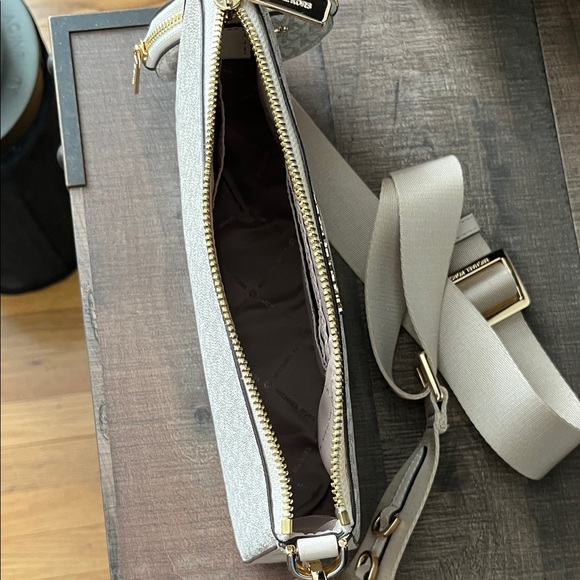 Michael Kors Cream Signature Crossbody with Coin Pouch - Picture 4 of 4